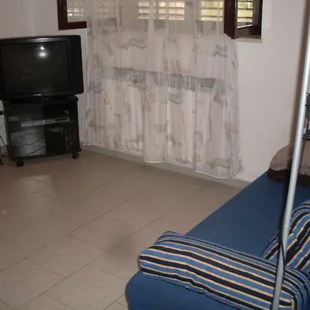 Apartment Ferienwohnung Mit Garten *